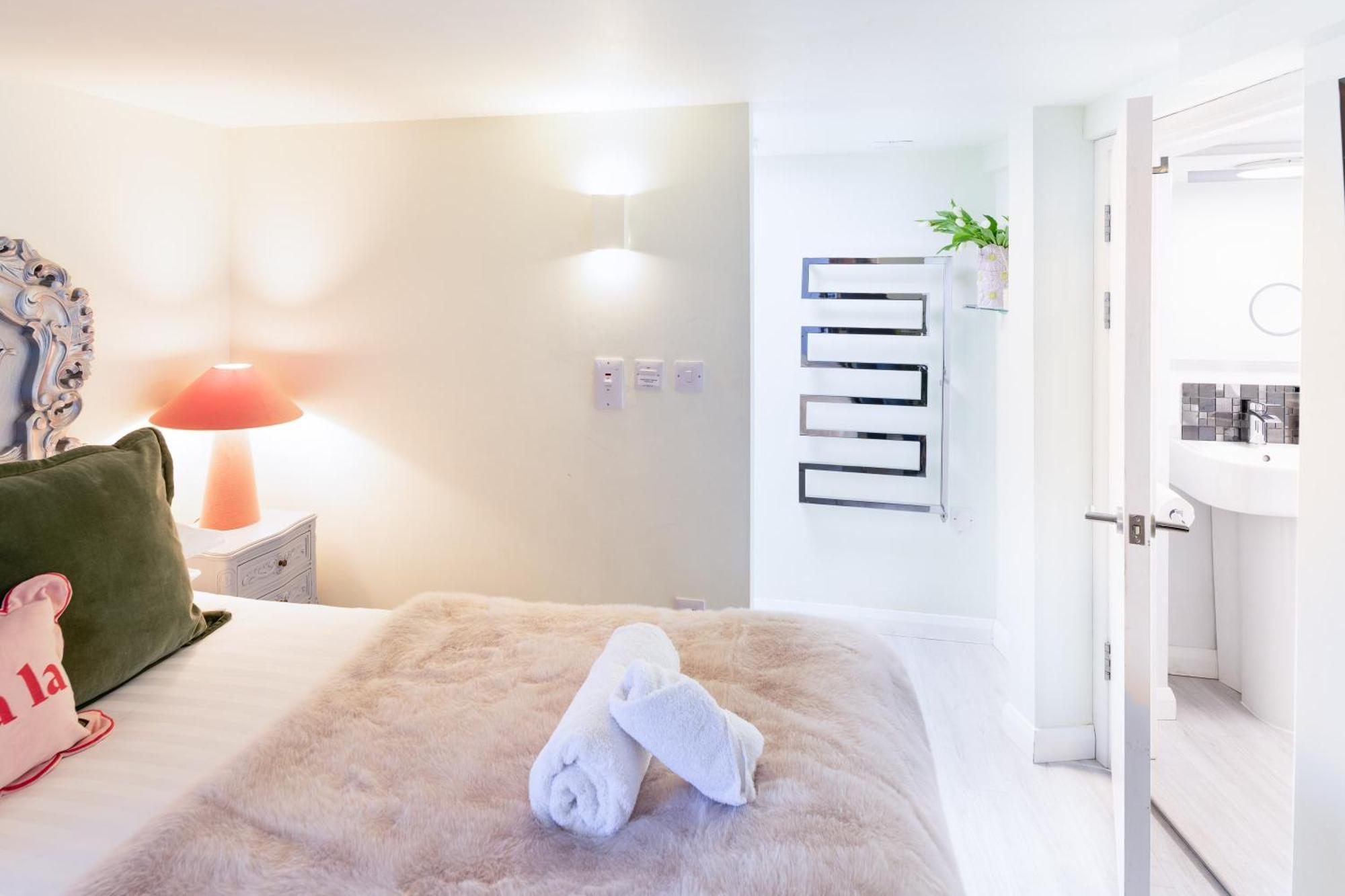 Gorgeous Boutique Flat Sleeps 2 In Lyme Regis Villa Luaran gambar